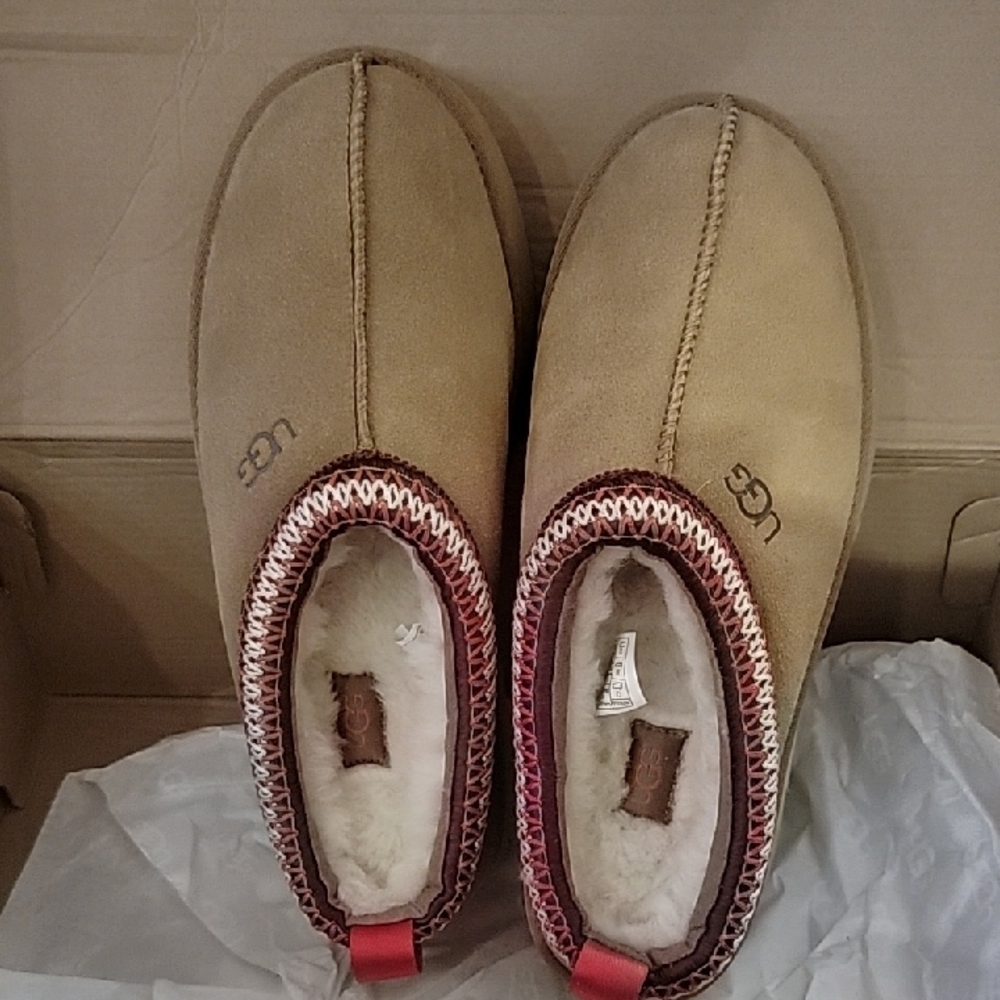 UGG Women's Cozy Tan and Red Slippers Platform